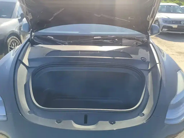 Tesla Model Y — Фото автомобиля 19