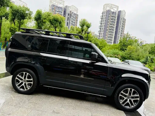 Land Rover Defender — Фото автомобиля 2