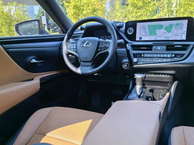 Lexus ES — Фото автомобиля 13