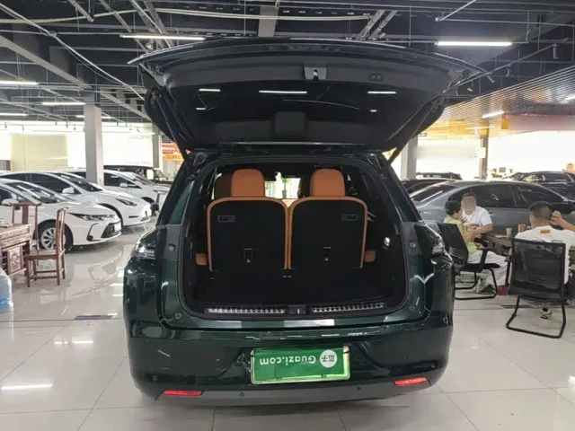 Li Auto L8 — Фото автомобиля 14
