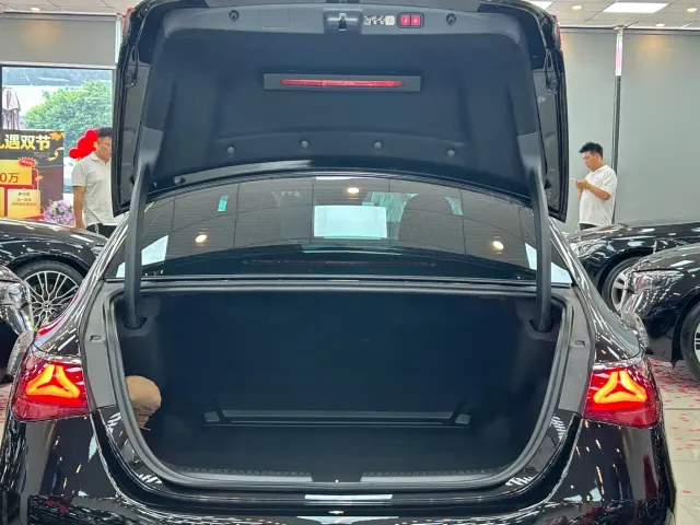 Mercedes-Benz E-Class — Фото автомобиля 7