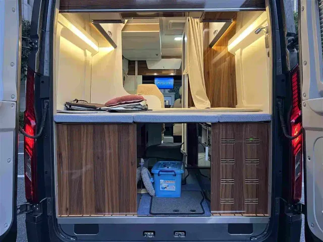 Maxus SAIC Maxus MAXUS V90 RV — Фото автомобиля 17