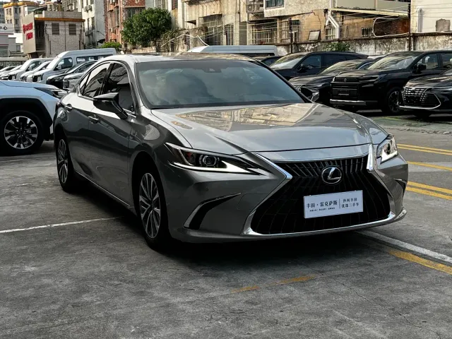Lexus ES — Фото автомобиля 3