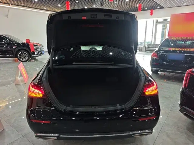 Mercedes-Benz E-Class — Фото автомобиля 18