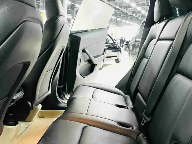 Tesla Model Y — Фото автомобиля 8