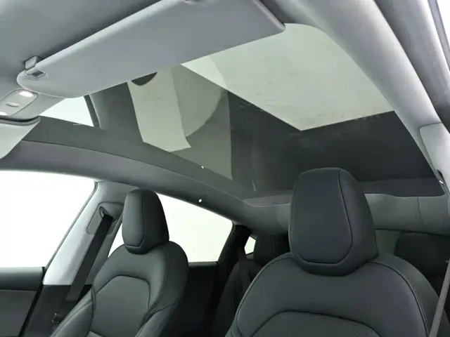 Tesla Model Y — Фото автомобиля 12