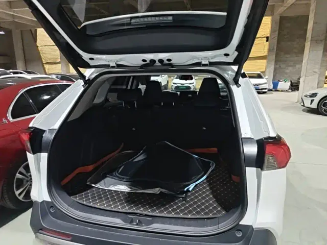 Toyota RAV4 — Фото автомобиля 15