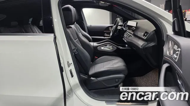 Mercedes-Benz GLE-Class — Фото автомобиля 24