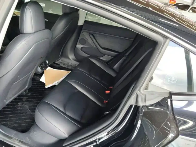 Tesla Model 3 — Фото автомобиля 16