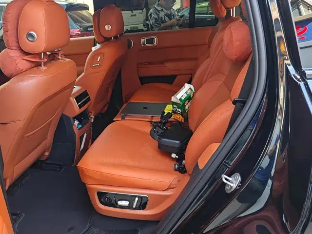 Li Auto L8 — Фото автомобиля 11