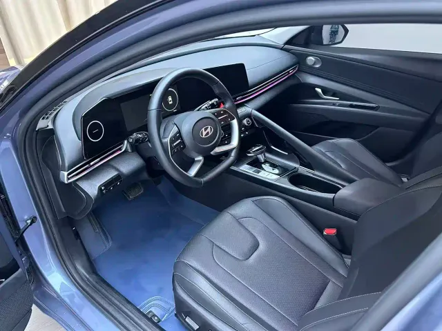Hyundai Elantra — Фото автомобиля 10