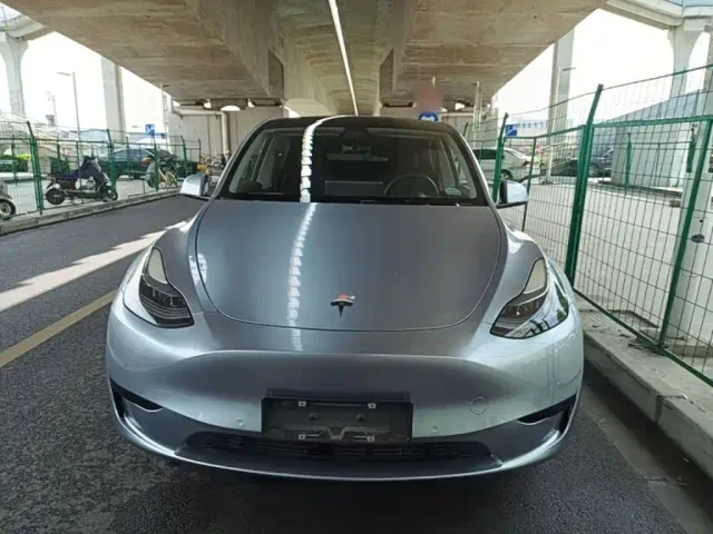Tesla Model Y — Фото автомобиля 2