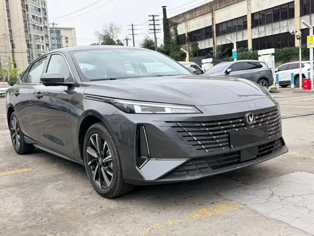 Changan Eado — Фото автомобиля 3