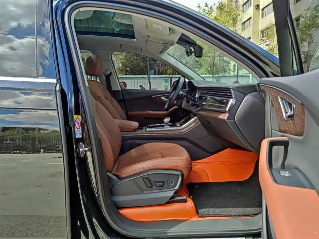 Audi Q7 — Фото автомобиля 8