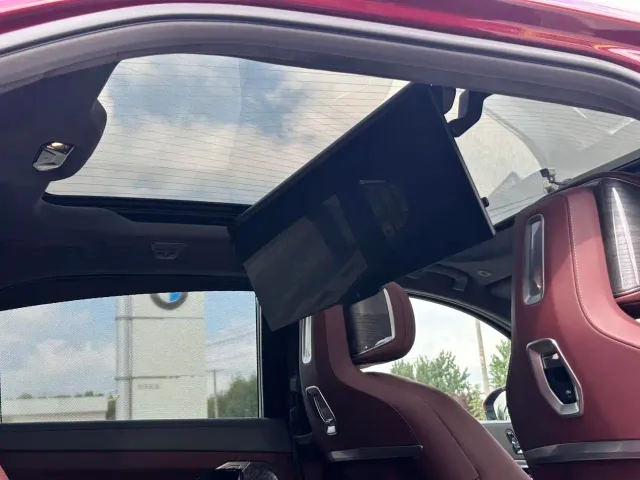 BMW i7 — Фото автомобиля 14
