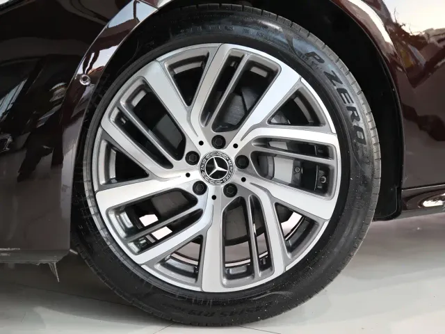 Mercedes-Benz E-Class — Фото автомобиля 5