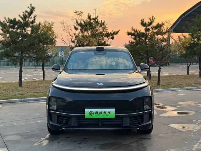 Li Auto L8 — Фото автомобиля 2