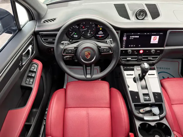 Porsche Macan — Фото автомобиля 10