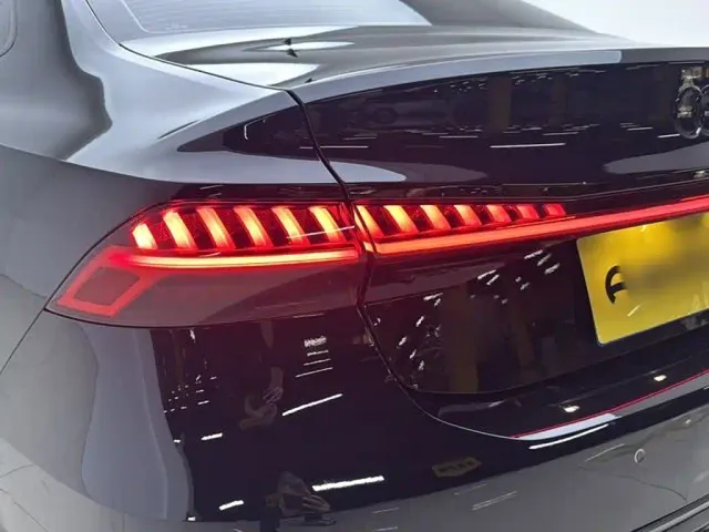 Audi A7L — Фото автомобиля 16