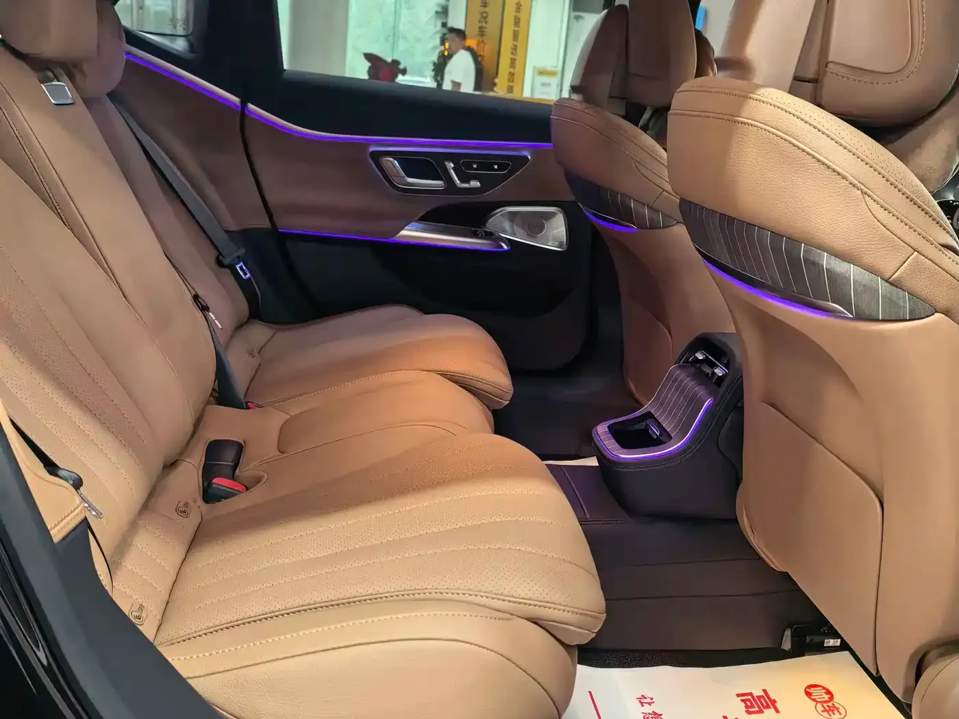 Mercedes-Benz Mercedes-Benz E-Class — Фото автомобиля 9