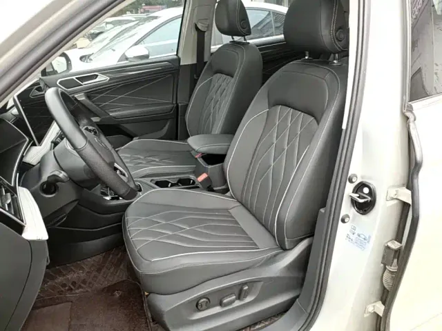 Volkswagen Tiguan L — Фото автомобиля 14