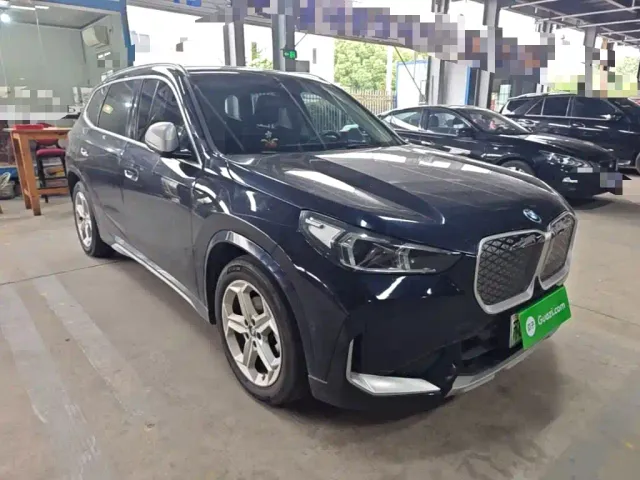 BMW iX1 — Фото автомобиля 3