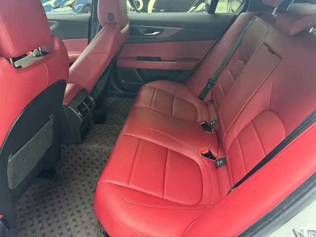 Jaguar XEL — Фото автомобиля 6