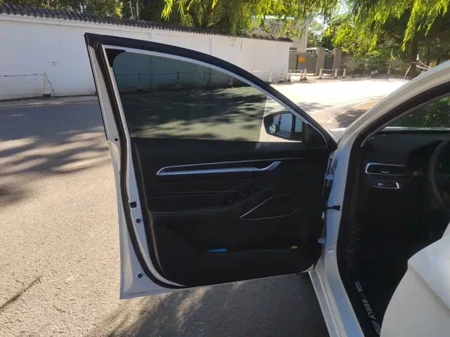 Geely Emgrand — Фото автомобиля 7