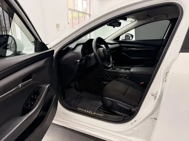 Mazda Axela — Фото автомобиля 8