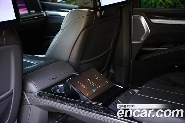 Cadillac Escalade Generation 5 — Фото автомобиля 18