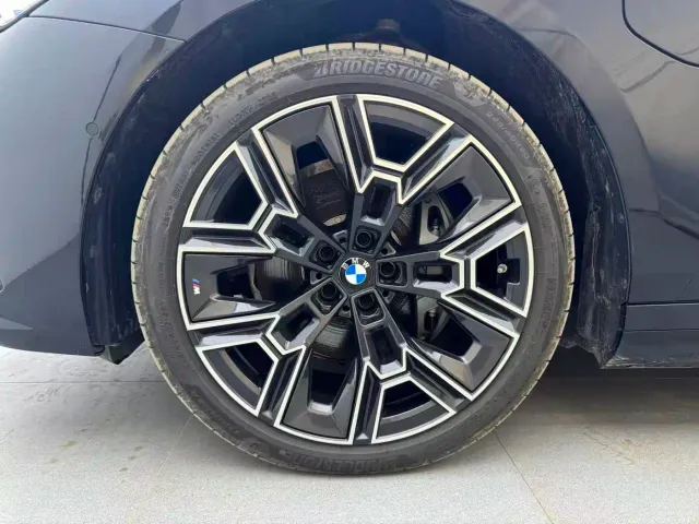 BMW i5 — Фото автомобиля 7