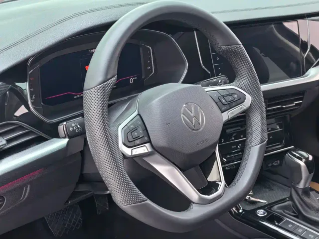 Volkswagen Passat — Фото автомобиля 16