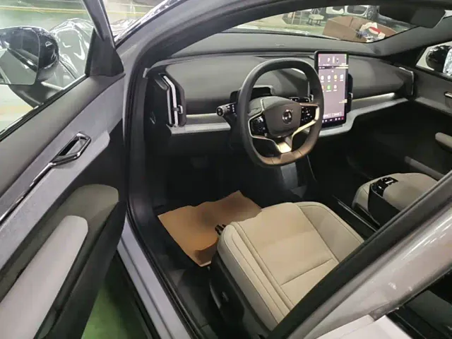 Volvo EX30 — Фото автомобиля 15
