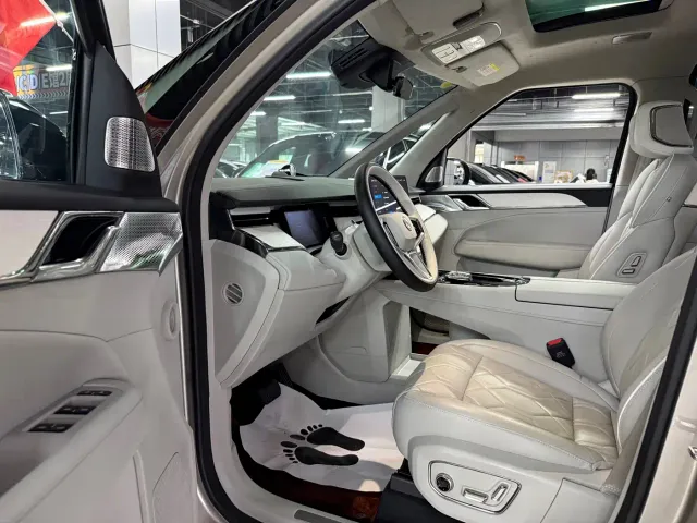 Volvo EM90 — Фото автомобиля 7