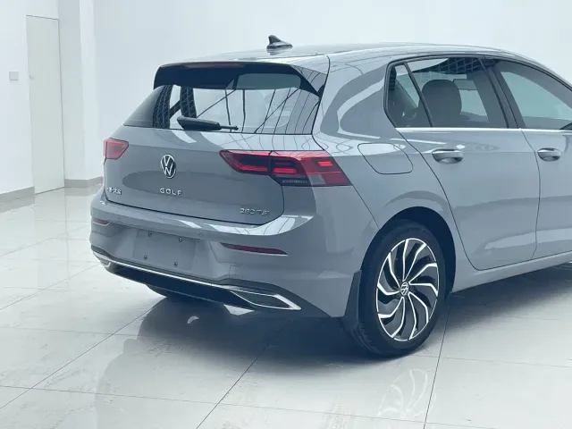 Volkswagen Golf — Фото автомобиля 4