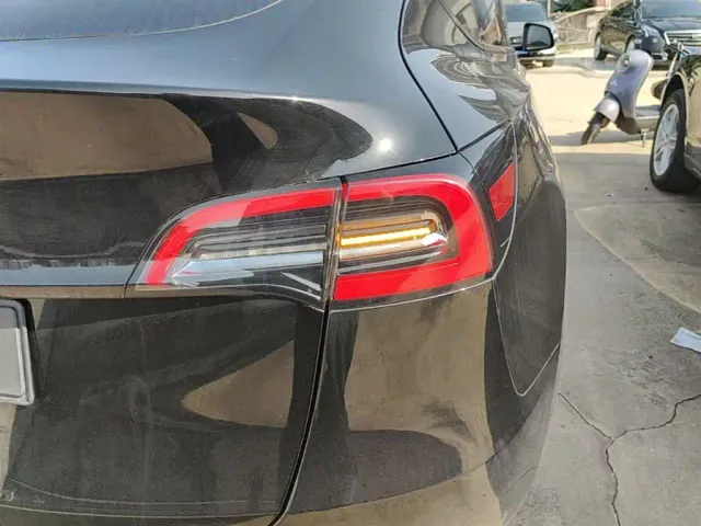 Tesla Model Y — Фото автомобиля 7