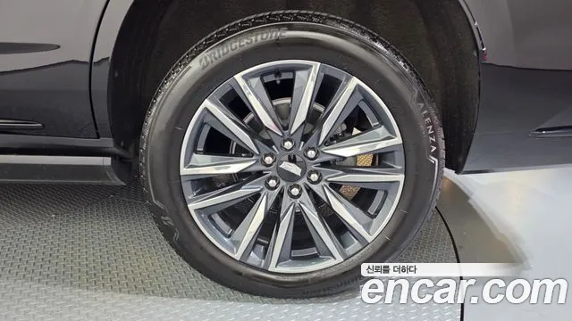 Cadillac Escalade Generation 5 — Фото автомобиля 21
