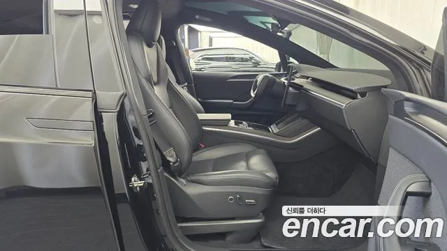 Tesla Model X — Фото автомобиля 16