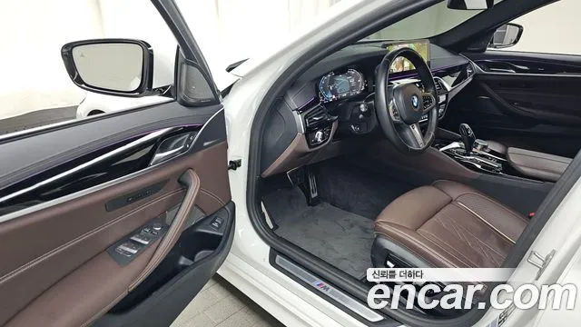 BMW 5-Series 5 серия (G30) 530i xDrive M Sport — Фото автомобиля 9