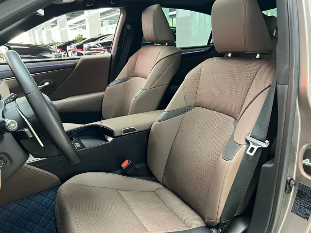 Lexus ES — Фото автомобиля 9