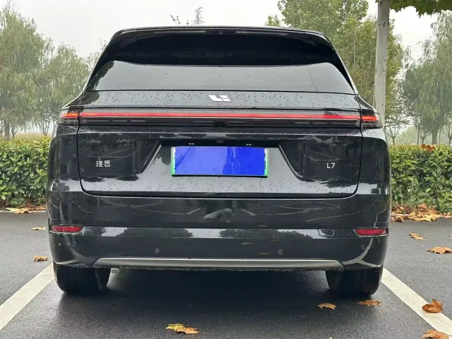 Li Auto L7 — Фото автомобиля 8