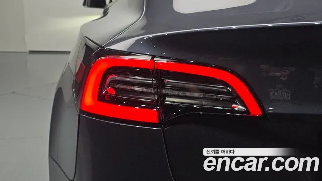 Tesla Model 3 — Фото автомобиля 8