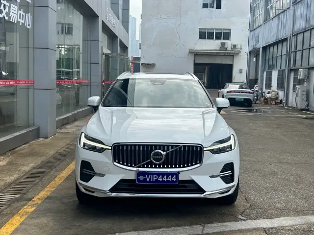 Volvo XC60 — Фото автомобиля 2