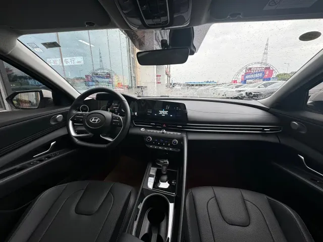 Hyundai Elantra — Фото автомобиля 8