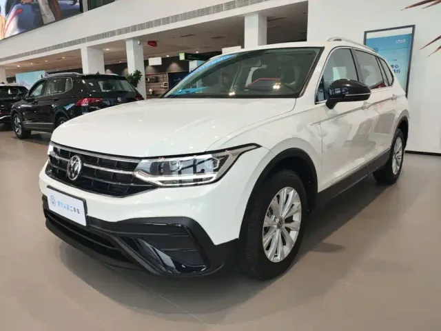 Фотография автомобиля — Volkswagen Tiguan L