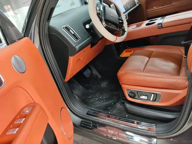 Li Auto L9 — Фото автомобиля 2