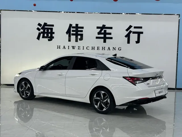 Hyundai Elantra — Фото автомобиля 15