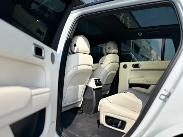 Li Auto L7 — Фото автомобиля 8