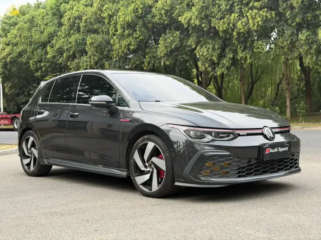 Фотография автомобиля — Volkswagen Golf GTI