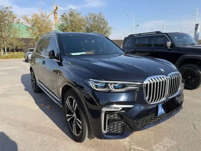 BMW X7 — Фото автомобиля 3